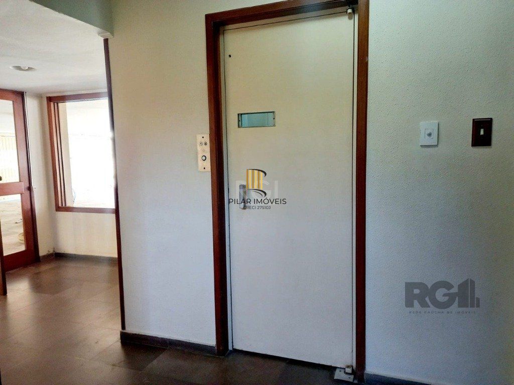 Apartamento de 2 dormitórios e vaga Desocupado