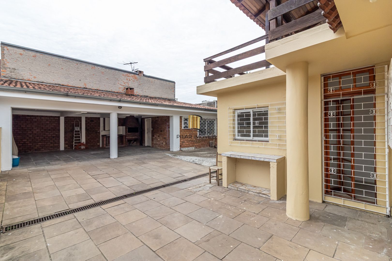 Casa no bairro Sarandi com 4 dormitórios e 4 vagas