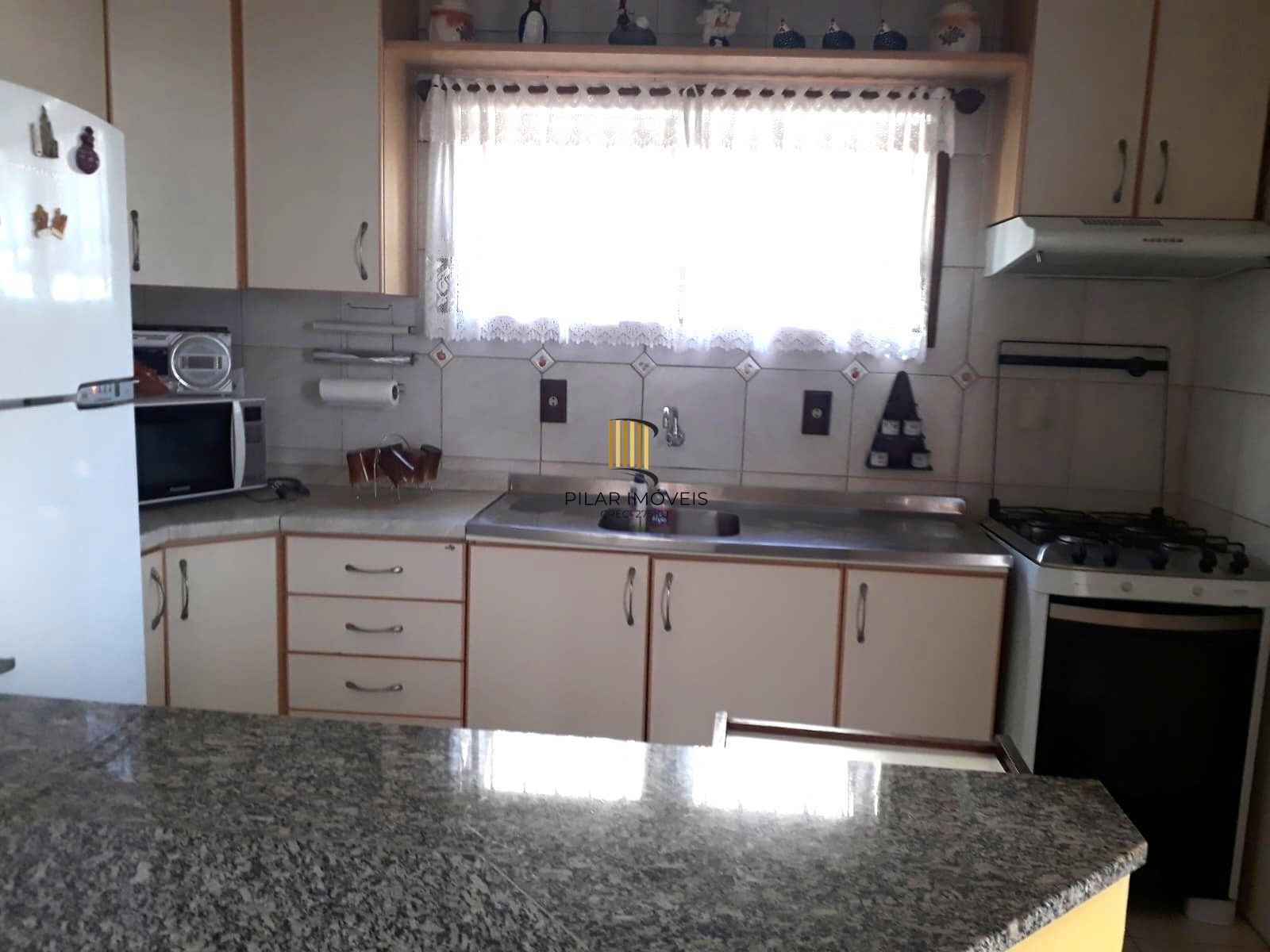 Casa sobrado no bairro Auxiliadora de 3 dormitórios e 3 vagas