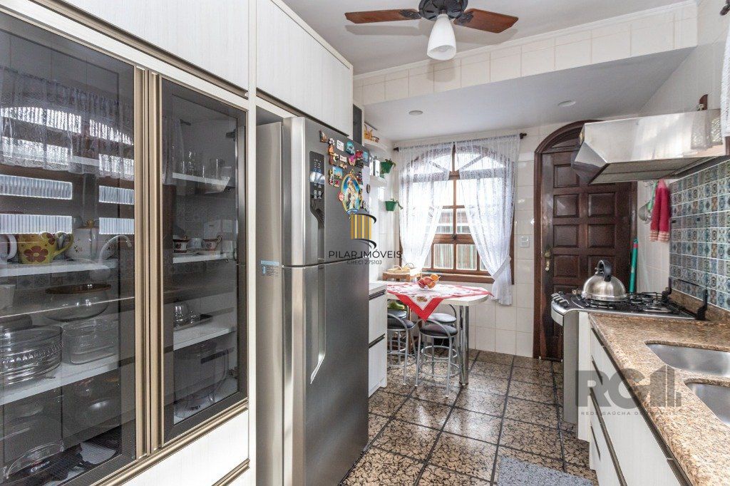 Casa no bairro Vila Ipiranga de 3 dormitórios e 3 vagas