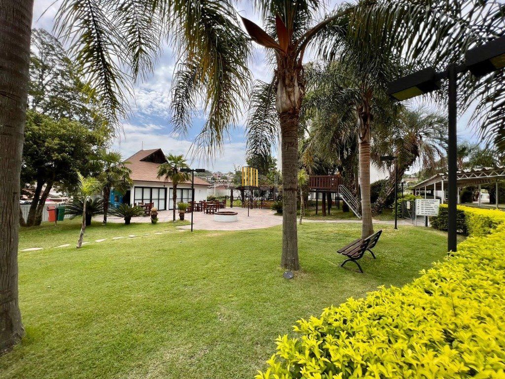 Apartamento no Condomínio Park Plaza de 2 dormitórios e vaga