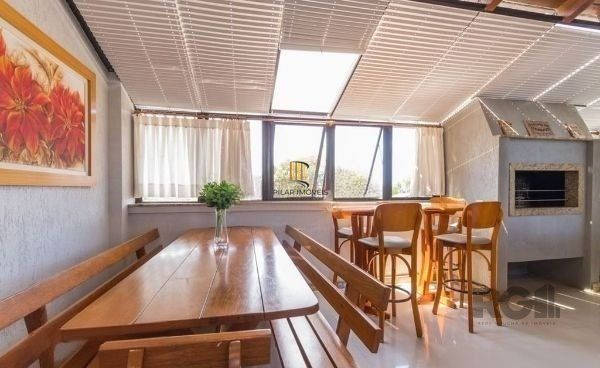 Casa sobrado no Cristal de 3 dormitórios e 3 vagas