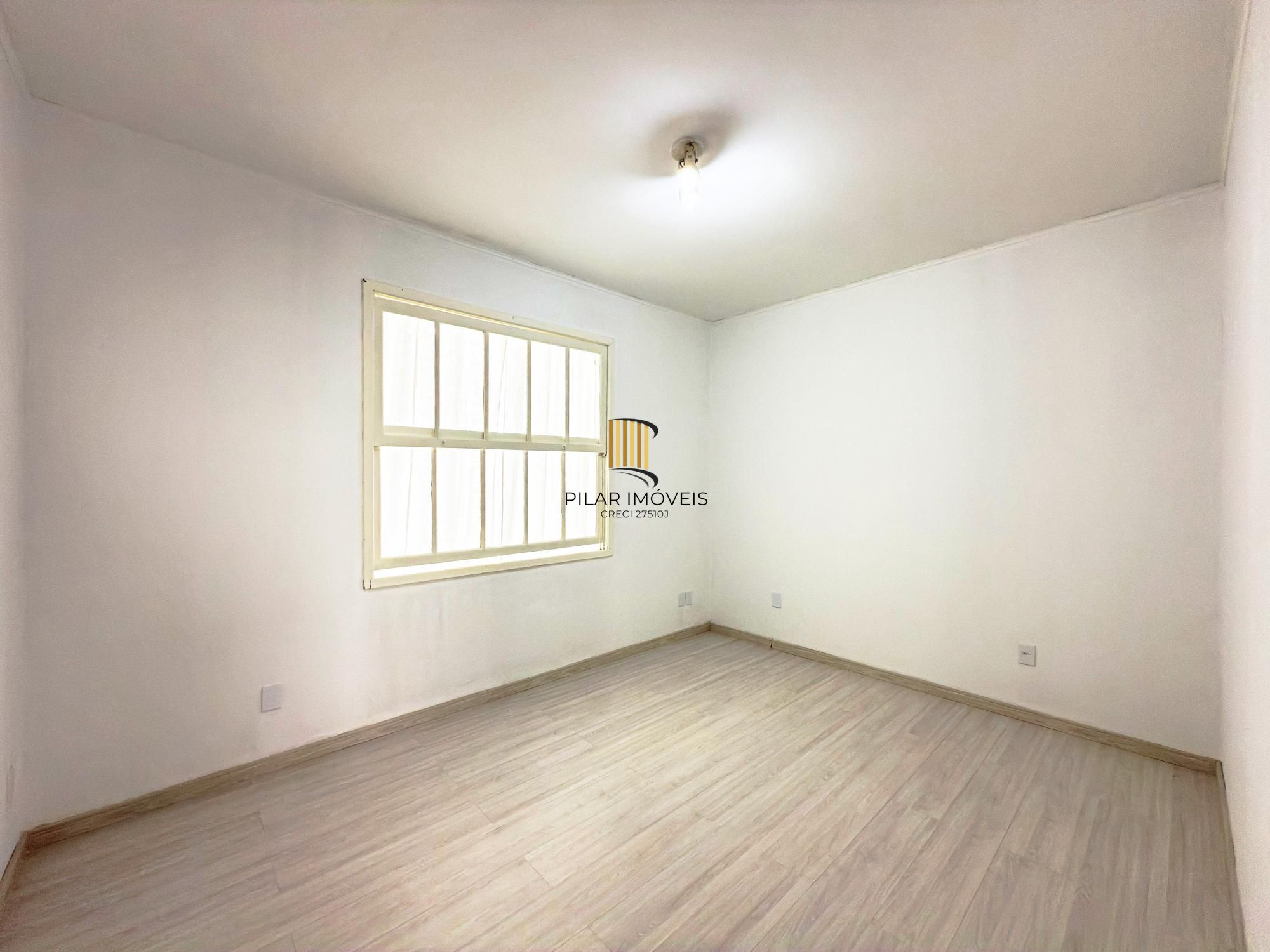 Casa 3 dormitórios no bairro Medianeira