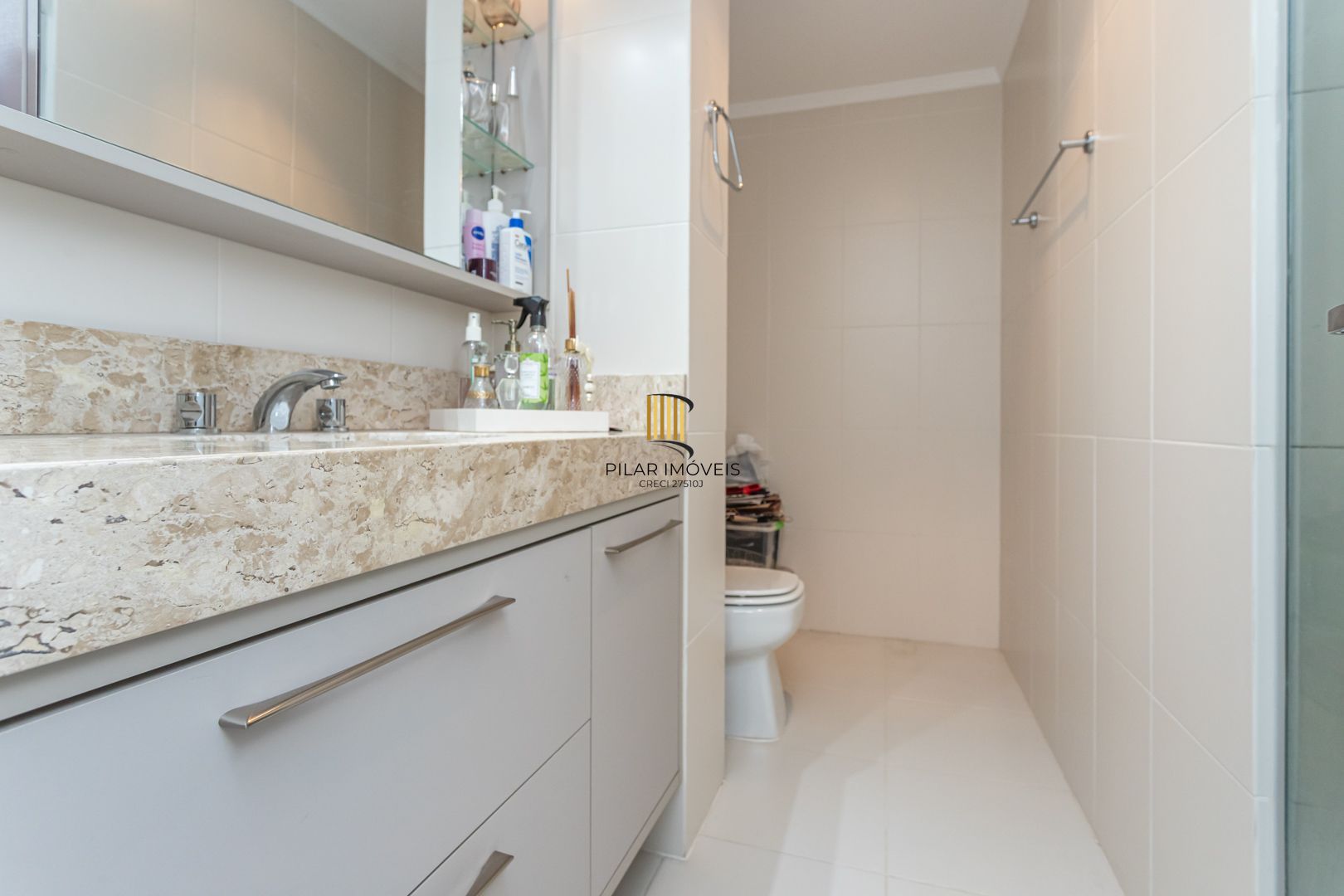 3 DORMITÓRIOS SEMI MOBILIADO NA CORTE REAL C/ELEVADOR E VAGA DE GARAGEM ESCRITURADA