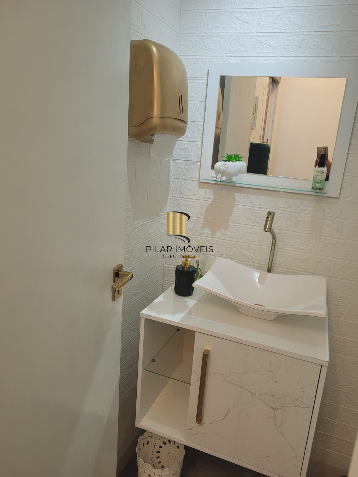 Sala Comercial 1 dormitório no bairro Cavalhada