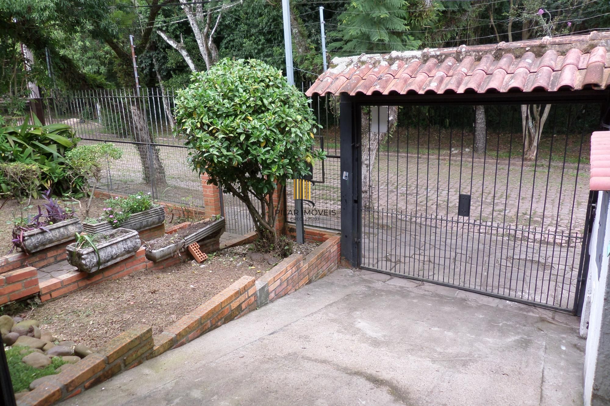 Casa no bairro Ipanema de 3 dormitórios e 2 vagas