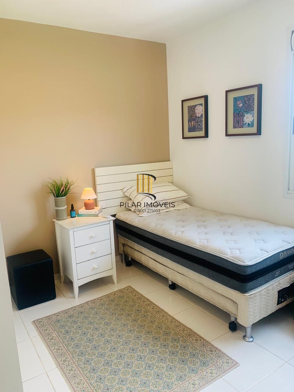 Apartamento no bairro Camaquã de 2 dormitórios vaga e infra