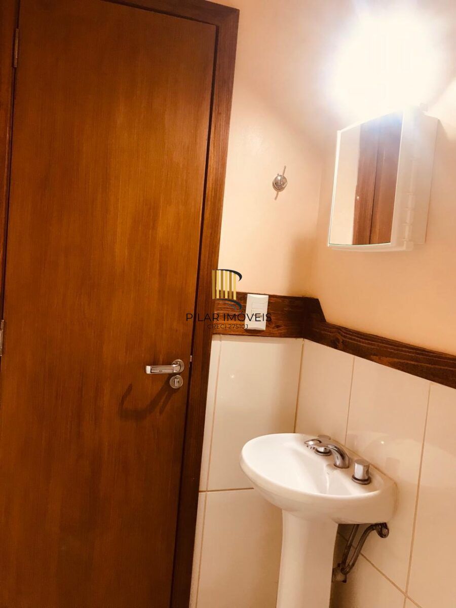 Casa em Canela no bairro Vila Maggi de 3 dormitórios