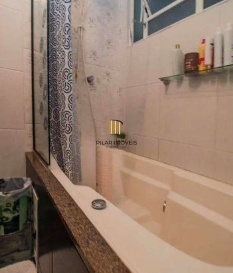 Apartamento TÉRREO com pátio no Menino Deus de 2 dormitórios e vaga rotativa