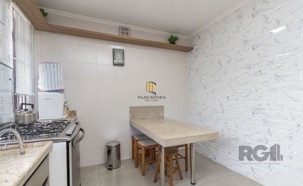 Casa sobrado no Cristal de 3 dormitórios e 3 vagas