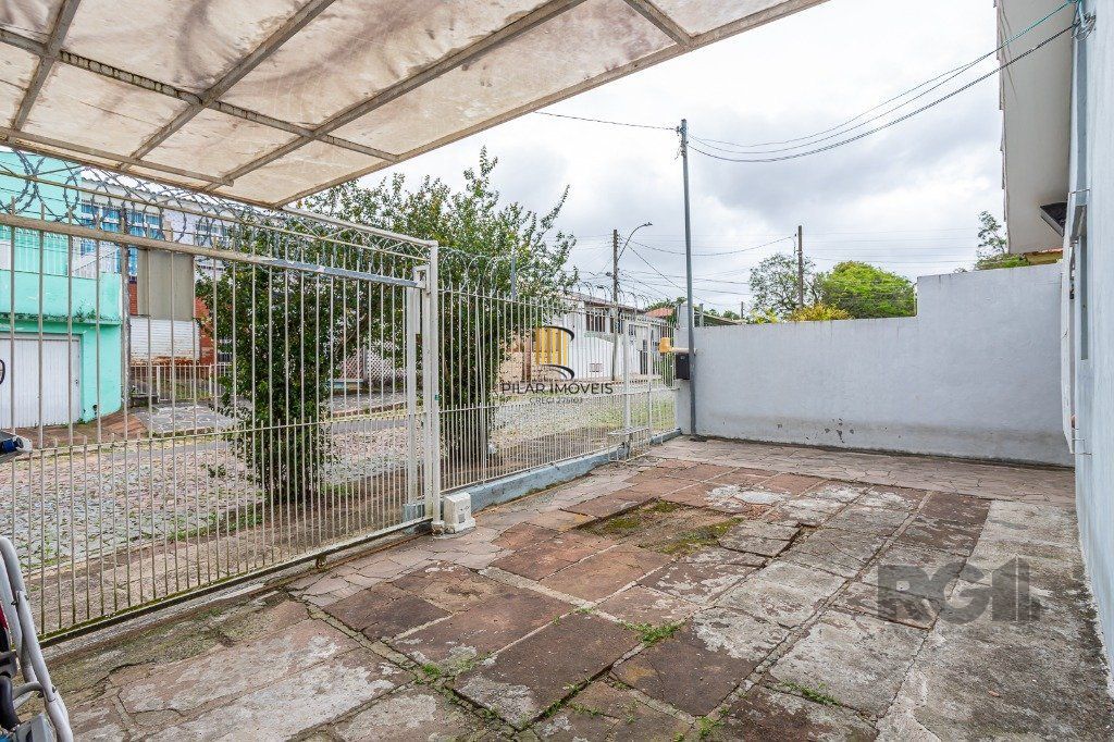 casa de 03 dorm, 02 banheiros , 03 vagas