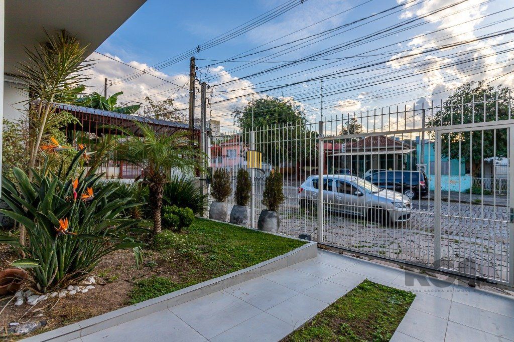 Casa sobrado no bairro Santo Antônio de 4 dormitórios e 3 vagas