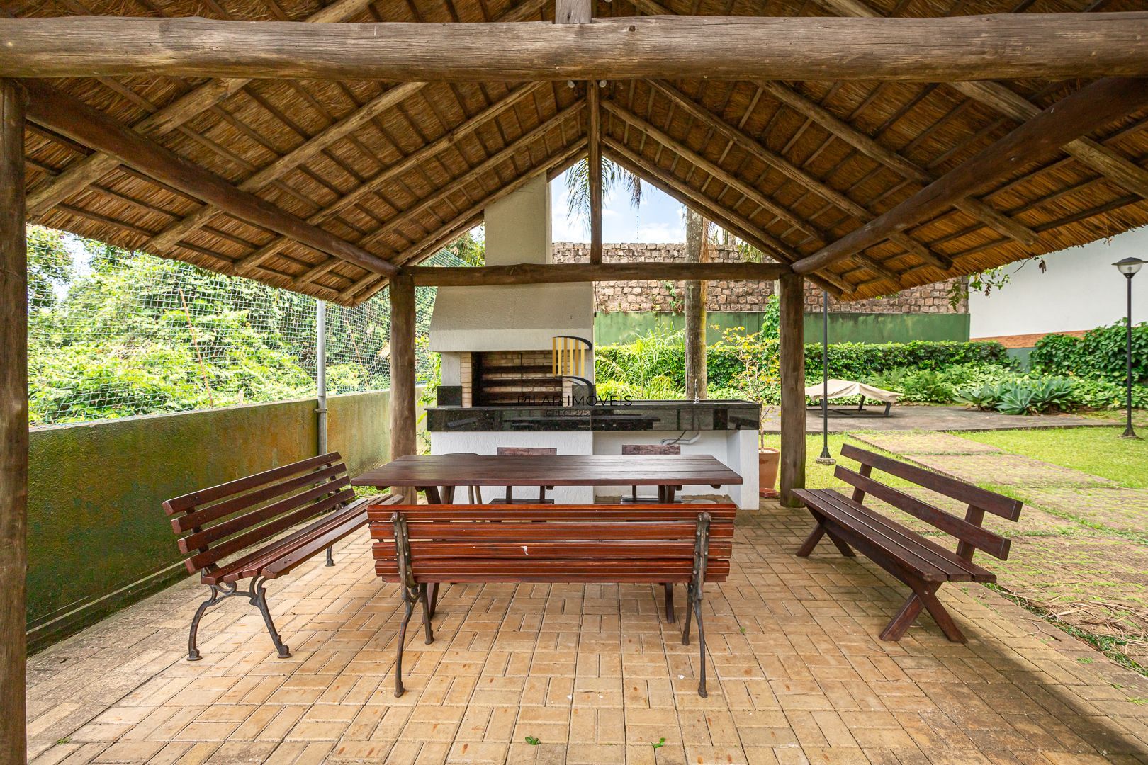 COBERTURA MOBILIADA COM VISTA PARA O GUAÍBA