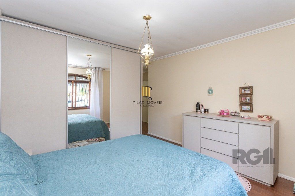 Casa no bairro Vila Ipiranga de 3 dormitórios e 3 vagas