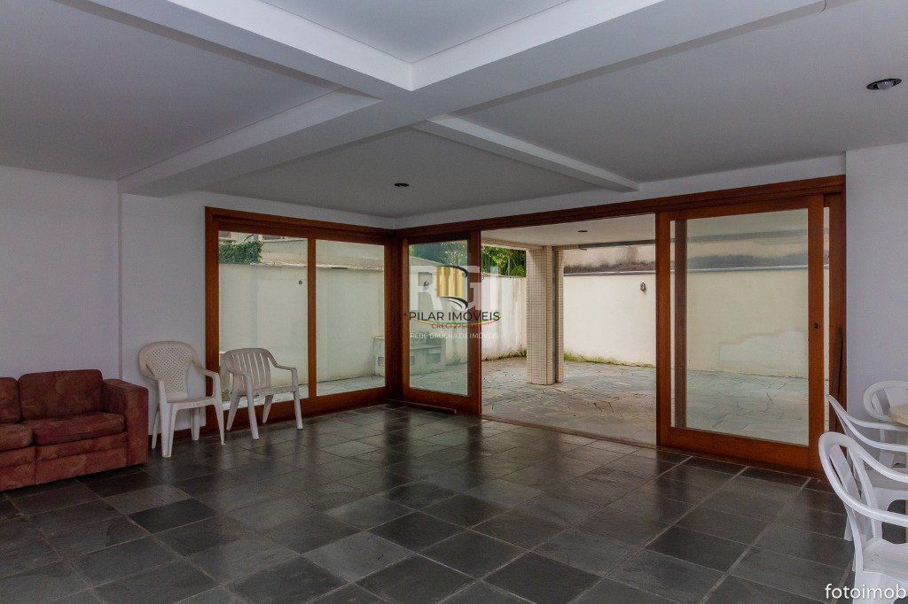 Cobertura para Venda - 248.34m², 3 dormitórios, sendo 1 suites, 3 vagas - Petrópolis