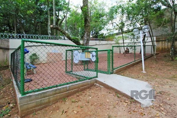 Casa sobrado em condomínio fechado na Vila Nova de 3 dormitórios e 2 vagas
