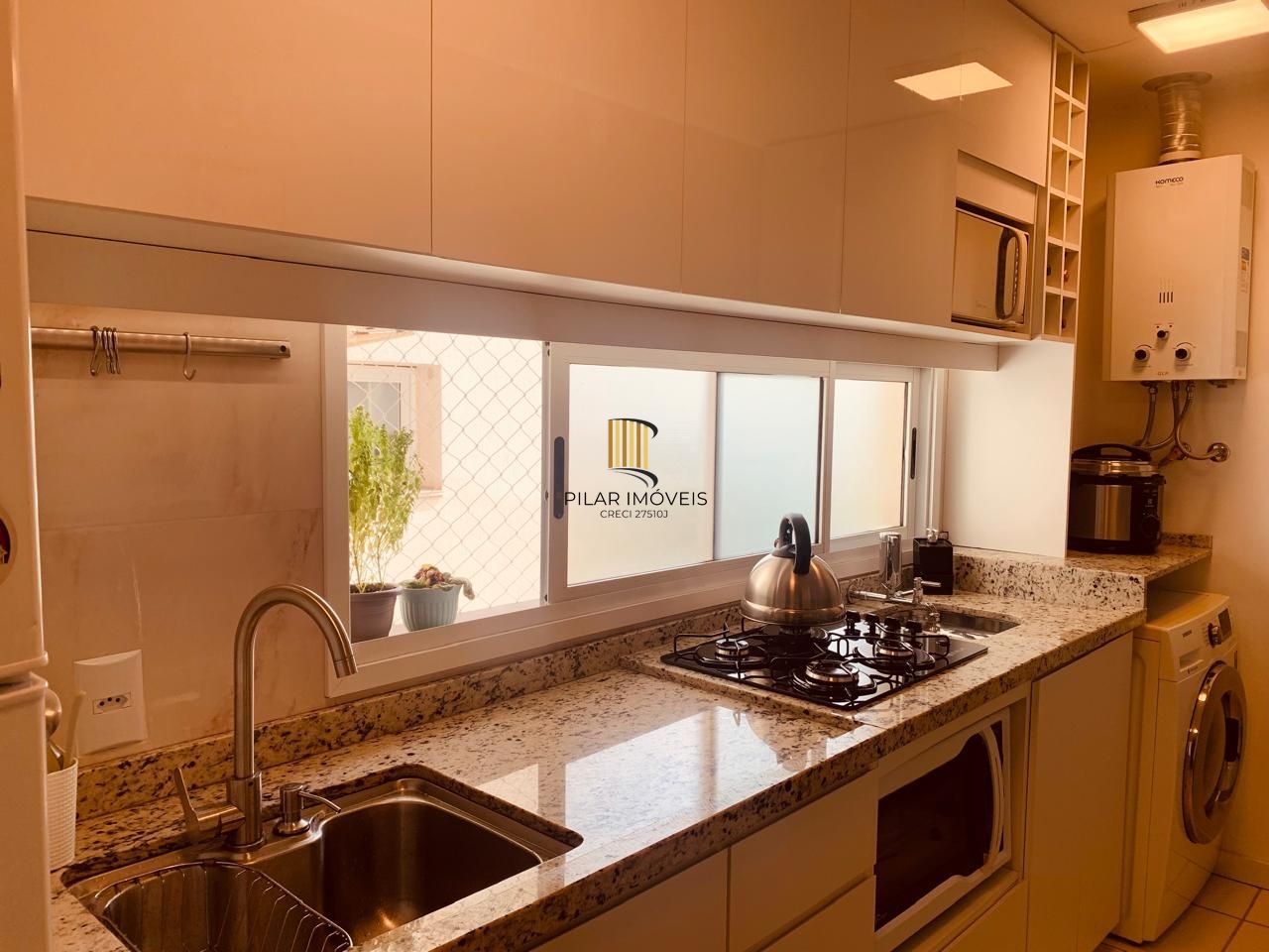 Apartamento no bairro Camaquã de 2 dormitórios vaga e infra