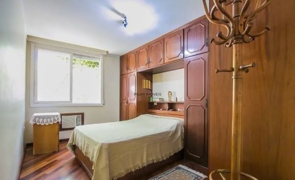 Casa sobrado no Petrópolis com 7 dormitórios e 4 vagas