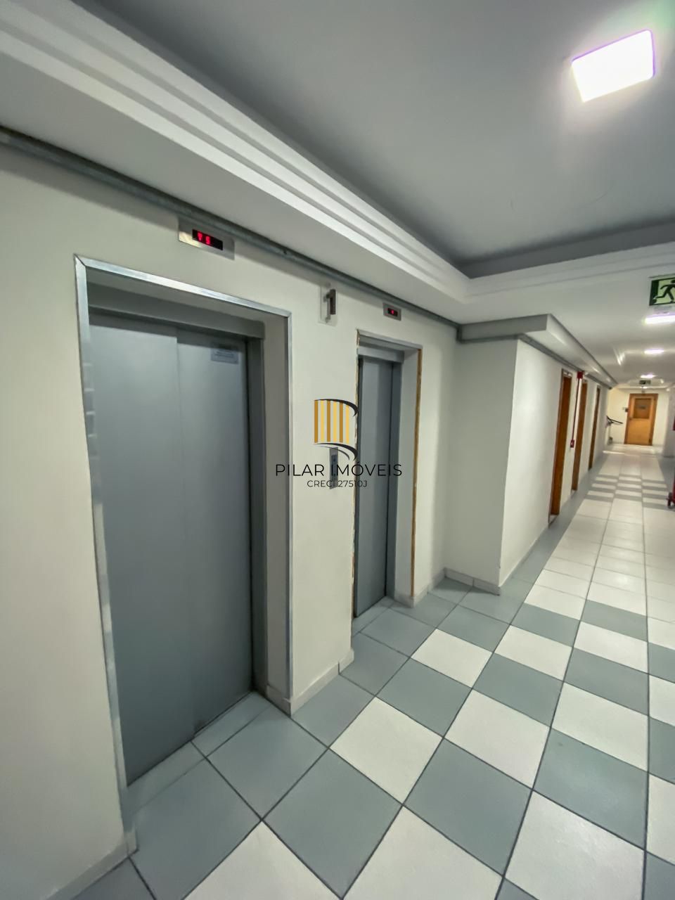 Sala comercial Andradas com terraço nos fundos