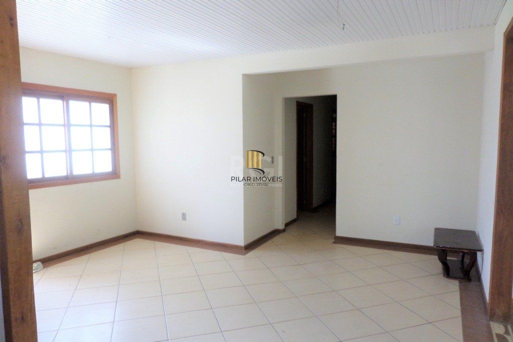 Casa na Hípica com 3 dormitórios e 2 vagas