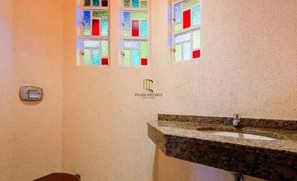 Casa sobrado no bairro Bela Vista de 3 dormitórios e 3 vagas DESOCUPADA