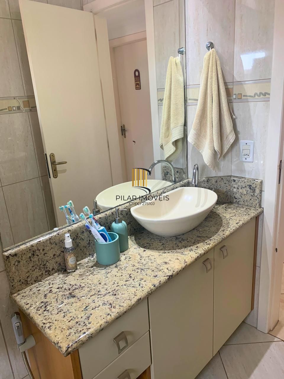 Apartamento no bairro Vila Ipiranga de 2 dormitórios e vaga