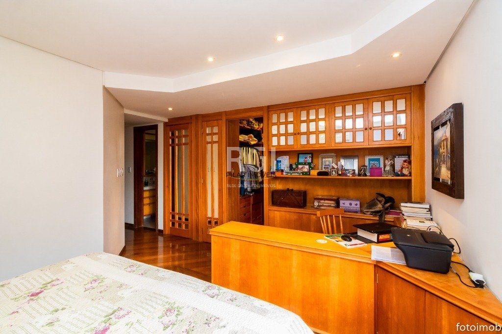 Cobertura para Venda - 248.34m², 3 dormitórios, sendo 1 suites, 3 vagas - Petrópolis