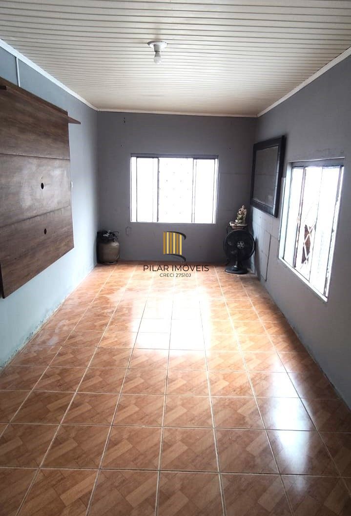 Casa no Sarandi de 2 dormitórios e pátio com piscina