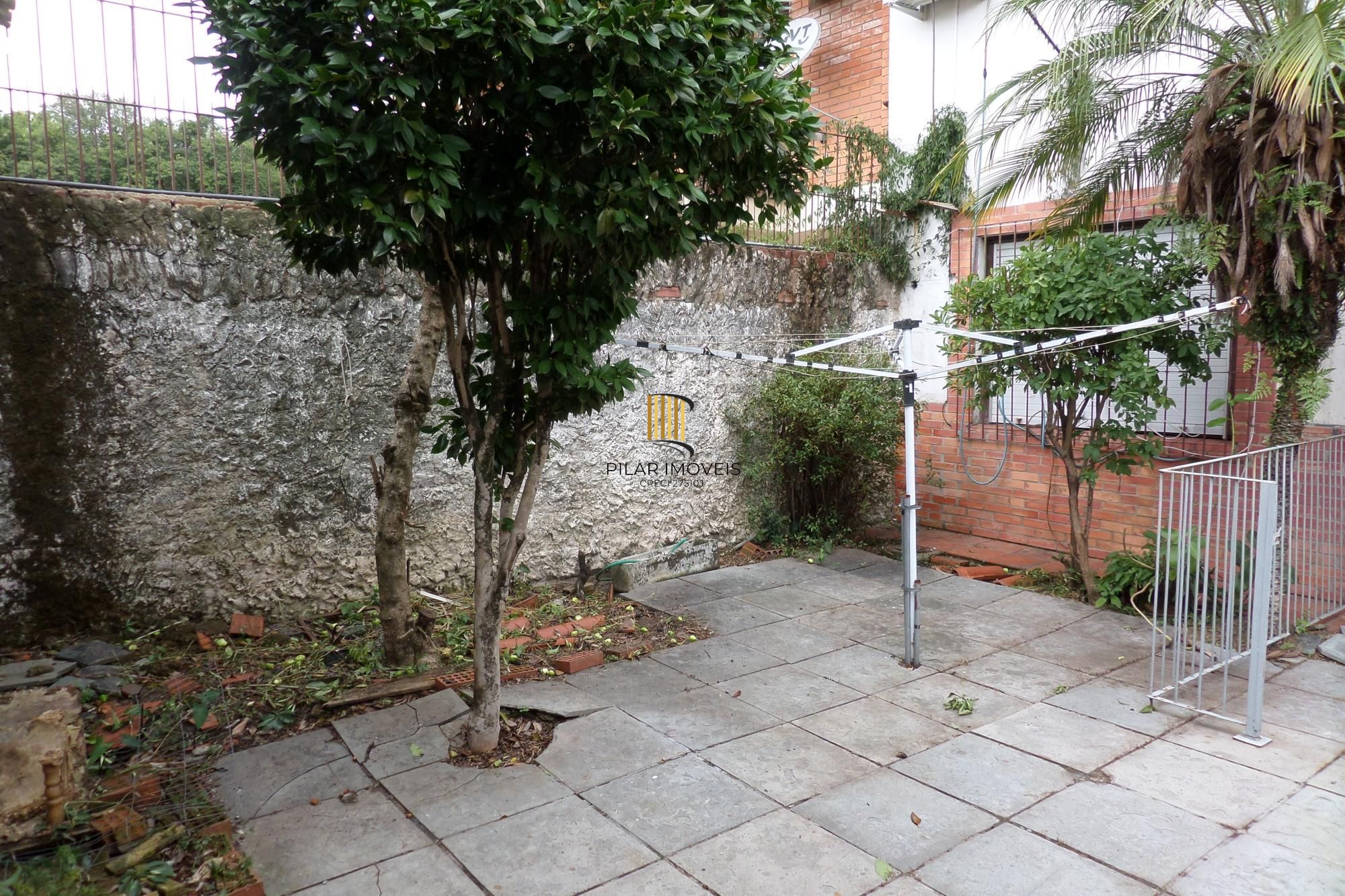 Casa no bairro Ipanema de 3 dormitórios e 2 vagas