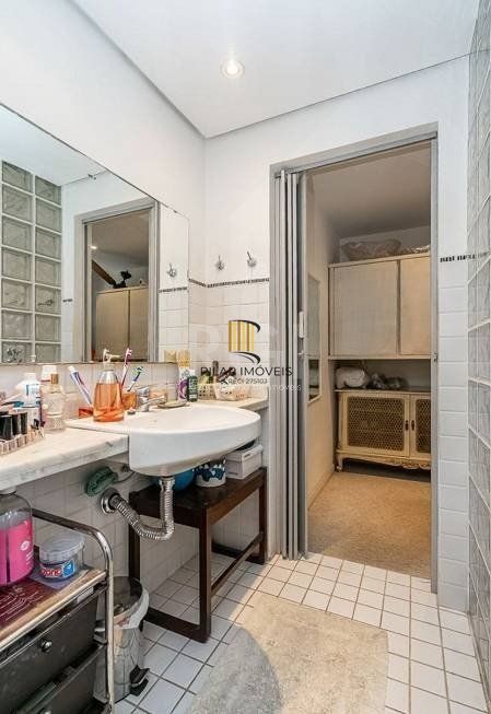 Cobertura no bairro Auxiliadora de 4 dormitórios e vaga