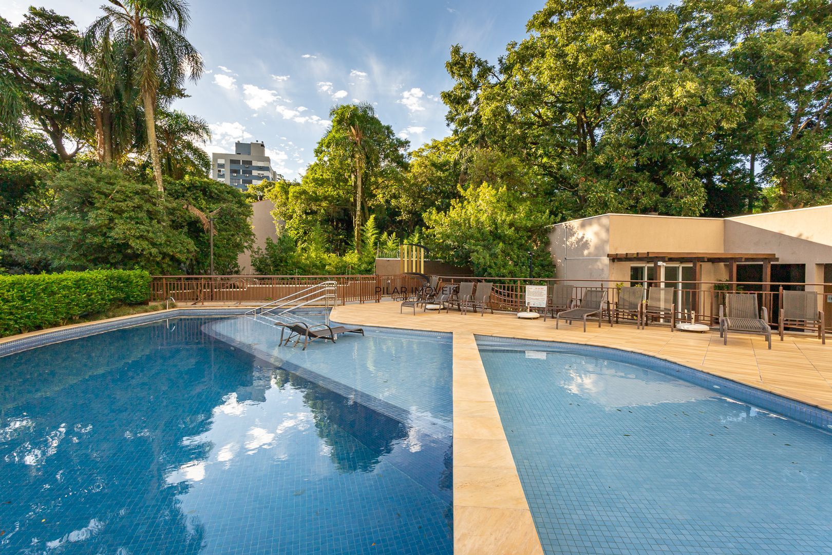 Apartamento no bairro Teresópolis de 2 dormitórios vaga e infra