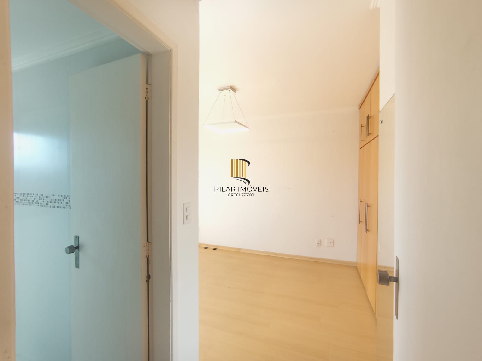 Apartamento no bairro Teresópolis de 2 dormitórios e vaga DESOCUPADO