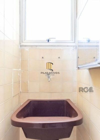 Apartamento no Passo D'areia de 1 dormitório e vaga