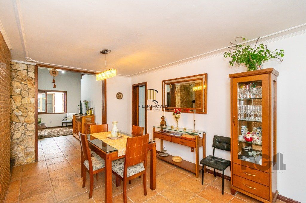 Casa no Jardim Itu com 5 dormitórios e 2 vagas e piscina