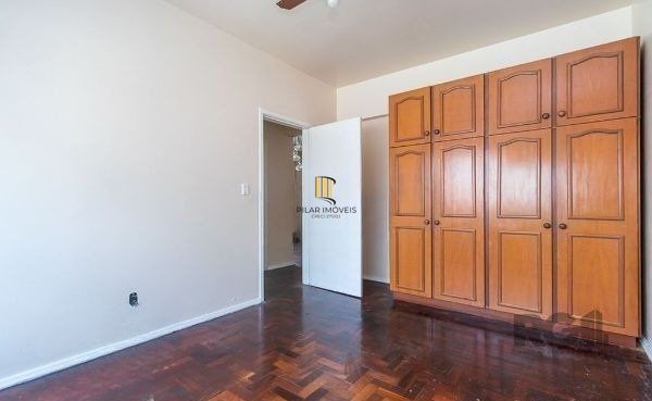 Apartamento de 2 dormitórios dependência e vaga