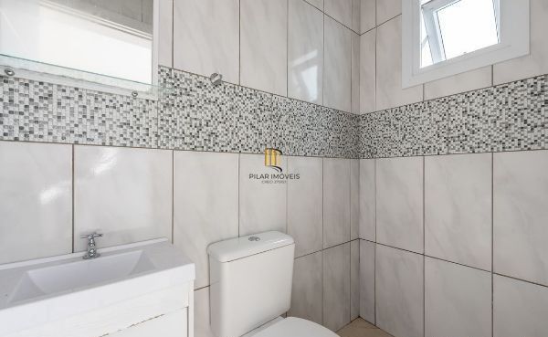 Casa sobrado no bairro Vila Ipiranga de 3 dormitórios e 2 vagas