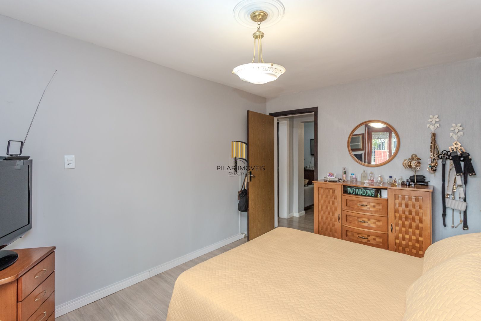 Prédio Residencial no Passo D'areia com 8 dormitórios e 8 vagas