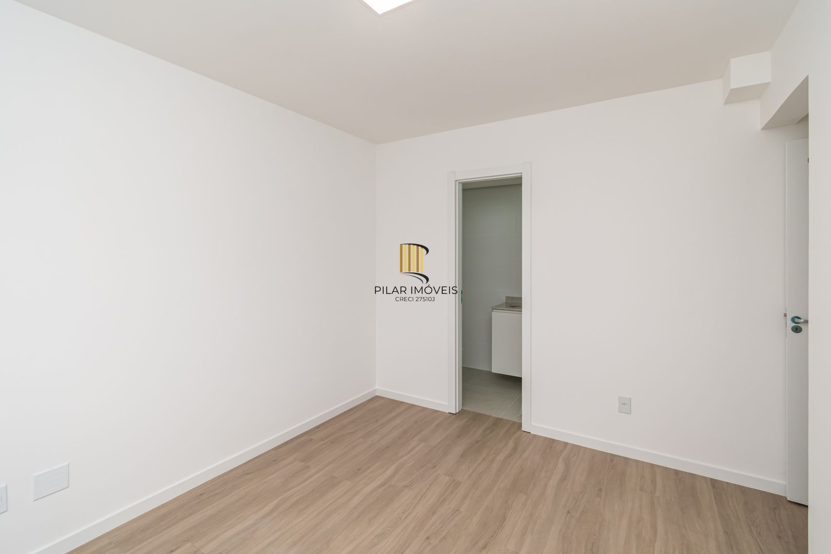 Apartamento de 2 dormitórios, vaga e infra no Passo D'areia