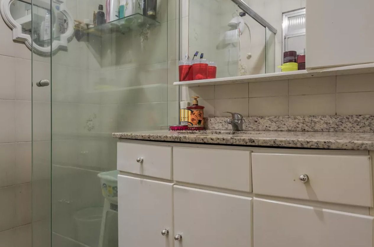 Sobrado no bairro Vila Ipiranga de 4 dormitórios e 2 vagas