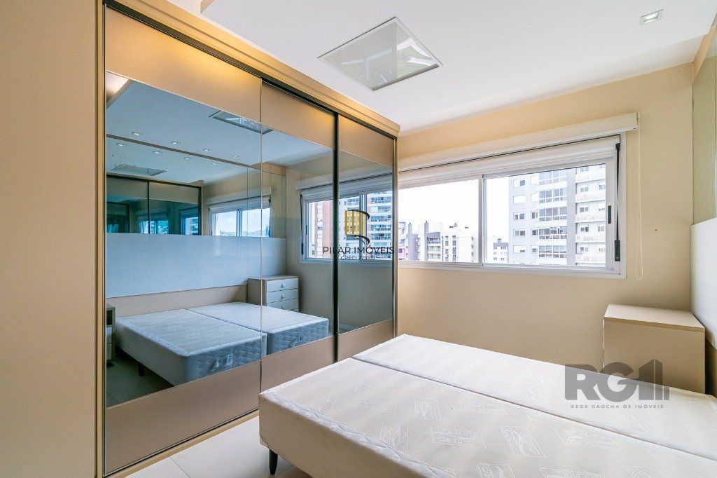 APTO 03 DORM. SUÍTE ,lareira, sacada c/ churrasqueira, 02 VAGAS .prédio com toda infra