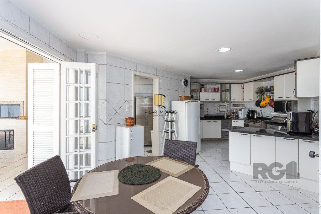 casa sobrado no Alto Petrópolis de 5 dormitórios e 3 vagas