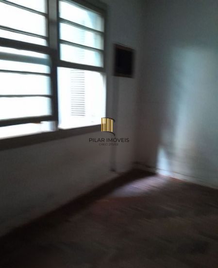 Apartamento no Centro térreo de 2 dormitórios com pátio