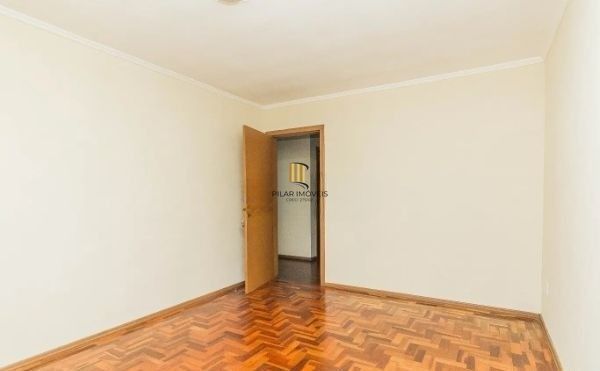 Casa no Sarandi de 4 dormitórios e 4 vagas