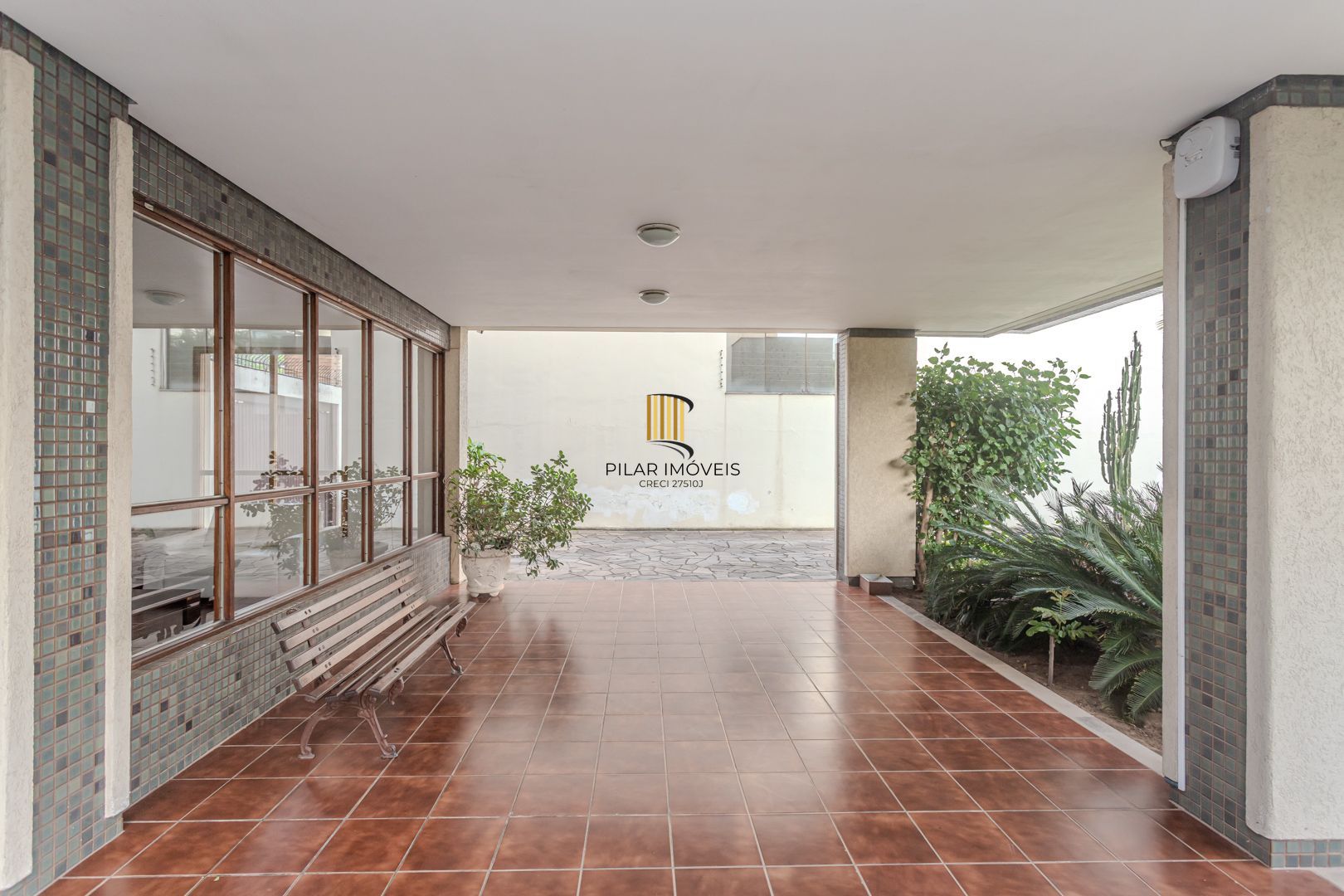 Cobertura no Menino Deus de 3 dormitórios e vaga