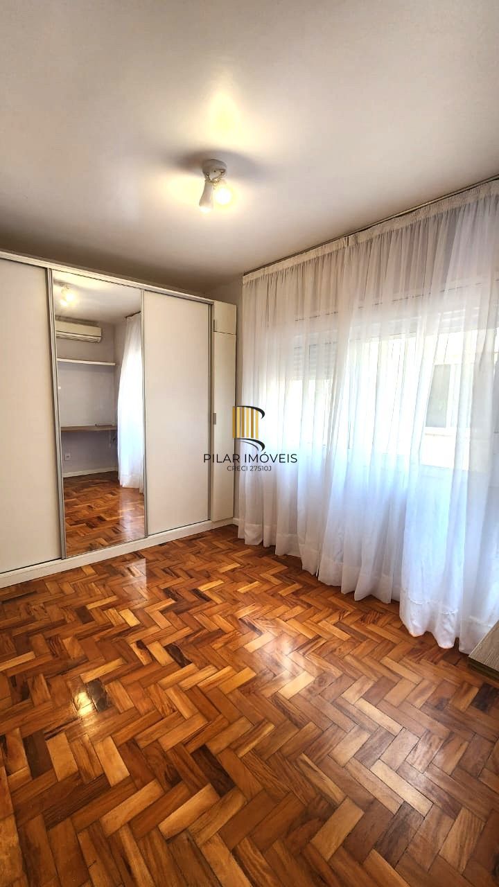 Apartamento no Petrópolis de 2 dormitórios REFORMADO