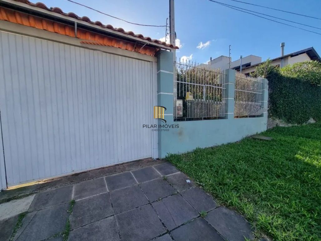 Casa sobrado no bairro Cristal de 3 domitórios e 3 vagas