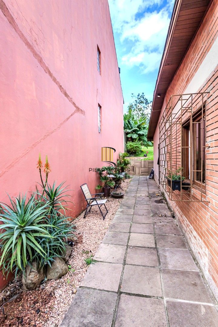 Casa no Jardim Botânico de 2 dormitórios 1 vaga e amplo terreno