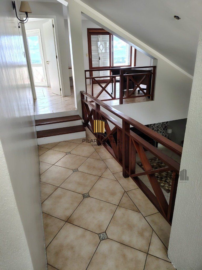 Casa sobrado com 300m² na Vila Nova de 3 dormitórios e 4 vagas