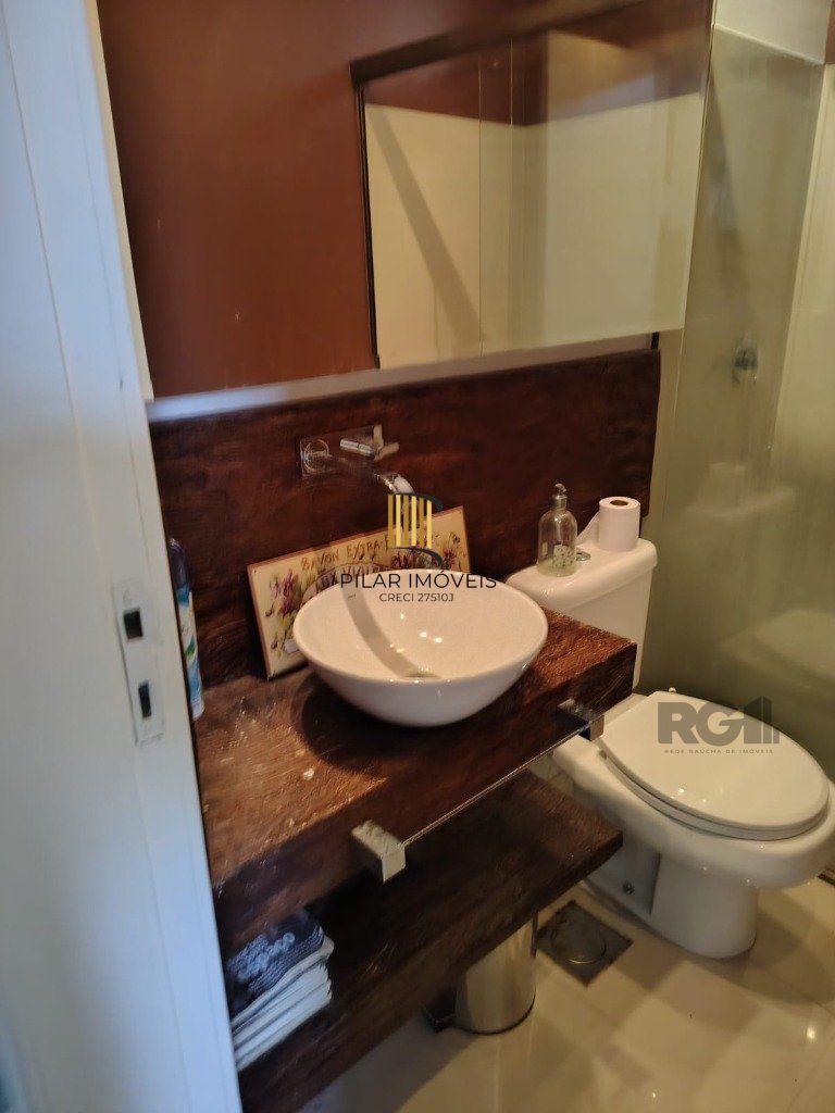 Casa sobrado com 300m² na Vila Nova de 3 dormitórios e 4 vagas