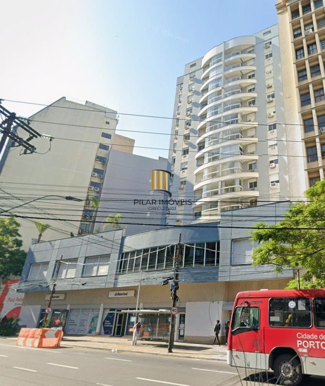 Apartamento no Centro de 2 dormitórios e 2 vagas DESOCUPADO